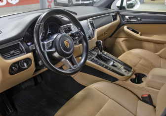 Подержанный автомобиль Porsche Macan 2017 года (16 фото)