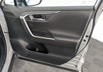 Подержанный автомобиль Toyota RAV4 2021 года (25 фото)