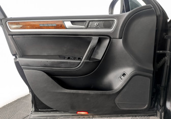 Подержанный автомобиль Volkswagen Touareg 2011 года (19 фото)