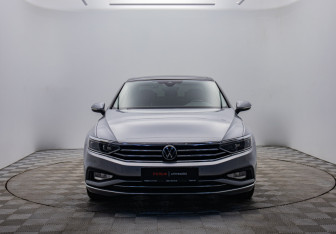 Подержанный автомобиль Volkswagen Passat Sedan 2020 года (2 фото)