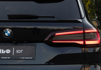 Подержанный автомобиль BMW X5 2021 года (28 фото)