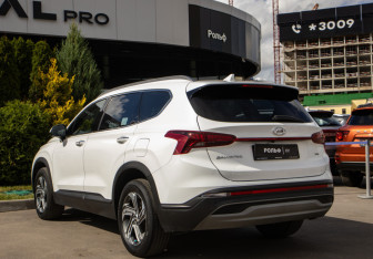 Подержанный автомобиль Hyundai Santa Fe 2021 года (5 фото)