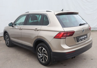 Подержанный автомобиль Volkswagen Tiguan 2018 года (6 фото)