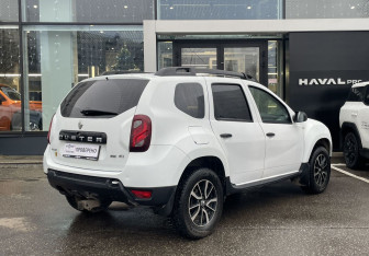 Подержанный автомобиль Renault Duster 2017 года (5 фото)