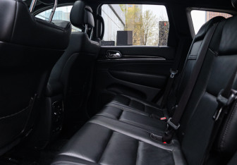 Подержанный автомобиль Jeep Grand Cherokee 2018 года (10 фото)