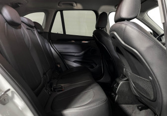 Подержанный автомобиль BMW X1 2018 года (14 фото)