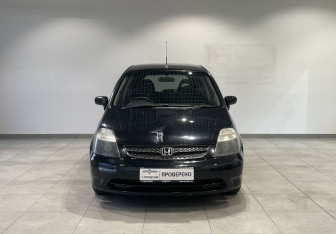 Подержанный автомобиль Honda Stream 2002 года (2 фото)