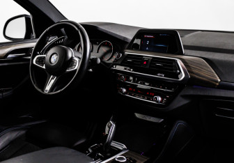 Подержанный автомобиль BMW X4 2018 года (9 фото)