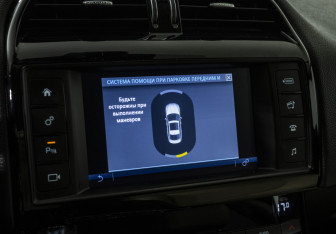 Подержанный автомобиль Jaguar XE 2015 года (14 фото)