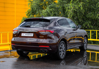 Подержанный автомобиль Maserati Levante 2017 года (4 фото)