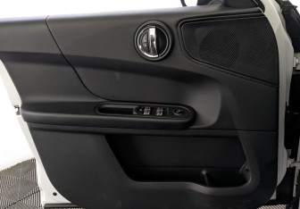 Подержанный автомобиль MINI Countryman 2018 года (19 фото)