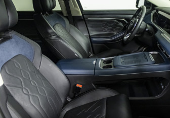 Подержанный автомобиль Voyah Free 2023 года (10 фото)