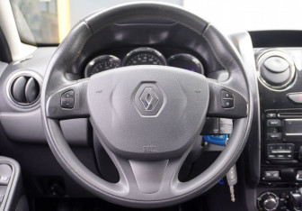 Подержанный автомобиль Renault Duster 2016 года (13 фото)