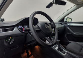 Подержанный автомобиль Skoda Octavia Liftback 2019 года (6 фото)