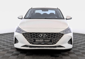 Подержанный автомобиль Hyundai Solaris Sedan 2021 года (2 фото)