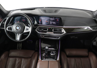 Подержанный автомобиль BMW X5 2019 года (9 фото)
