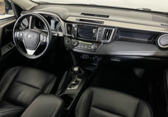 Подержанный автомобиль Toyota RAV4 2018 года (9 фото)