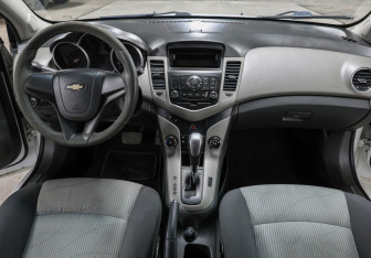 Подержанный автомобиль Chevrolet Cruze Sedan 2010 года (11 фото)