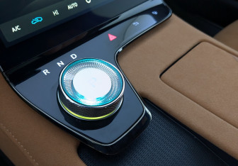 Подержанный автомобиль Voyah Passion 2025 года (24 фото)