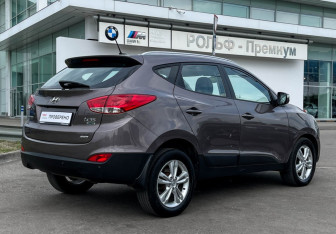 Подержанный автомобиль Hyundai ix35 2011 года (5 фото)