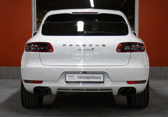 Подержанный автомобиль Porsche Macan 2017 года (6 фото)