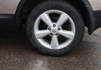 Подержанный автомобиль Nissan Qashqai 2008 года (9 фото)