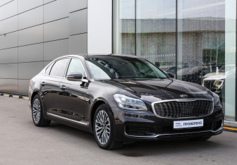 Подержанный автомобиль Kia K900 2019 года (3 фото)