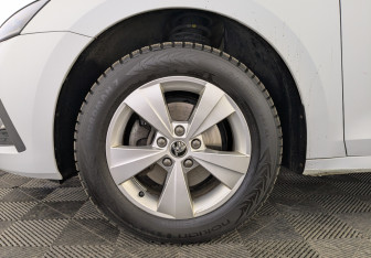 Подержанный автомобиль Skoda Octavia Liftback 2021 года (12 фото)