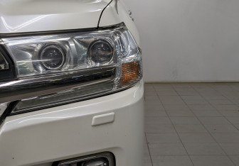 Подержанный автомобиль Toyota Land Cruiser Suv 2016 года (19 фото)