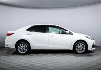 Подержанный автомобиль Toyota Corolla Sedan 2016 года (4 фото)