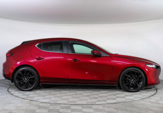 Подержанный автомобиль Mazda 3 Hatchback 2019 года (4 фото)