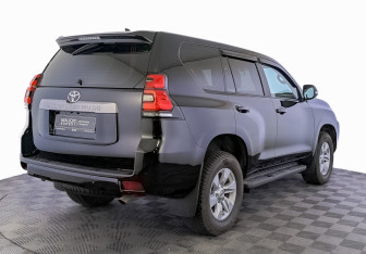 Подержанный автомобиль Toyota Land Cruiser Prado 2021 года (5 фото)