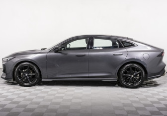 Подержанный автомобиль Changan UNI-V 2023 года (8 фото)