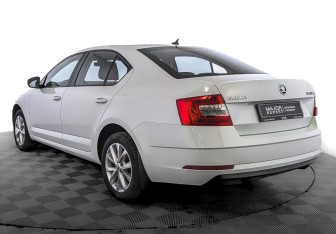 Подержанный автомобиль Skoda Octavia Liftback 2019 года (7 фото)