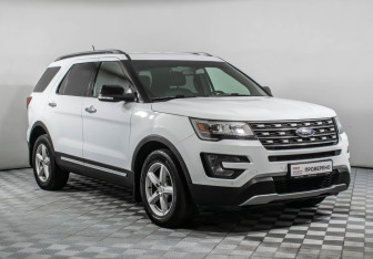 Подержанный автомобиль Ford Explorer 2018 года (3 фото)