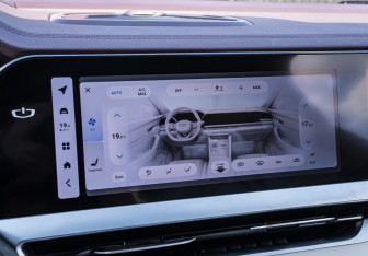 Подержанный автомобиль Geely Monjaro 2023 года (17 фото)