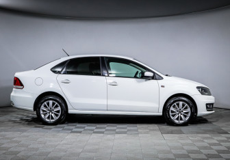 Подержанный автомобиль Volkswagen Polo Sedan 2015 года (4 фото)