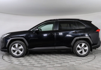 Подержанный автомобиль Toyota RAV4 2020 года (8 фото)