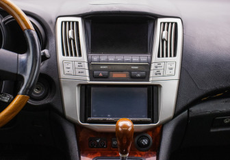 Подержанный автомобиль Lexus RX 2004 года (14 фото)