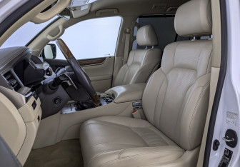 Подержанный автомобиль Lexus LX 2019 года (20 фото)