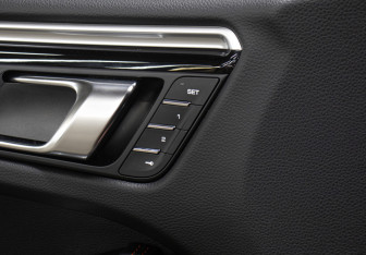 Подержанный автомобиль Porsche Macan 2021 года (25 фото)