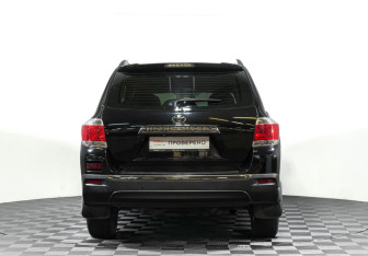 Подержанный автомобиль Toyota Highlander 2013 года (6 фото)
