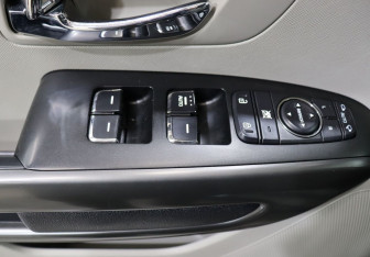 Подержанный автомобиль Kia Carnival 2018 года (11 фото)