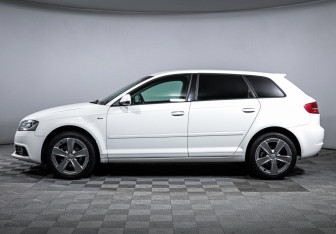 Подержанный автомобиль Audi A3 Hatchback 2012 года (5 фото)