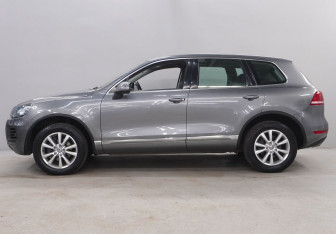 Подержанный автомобиль Volkswagen Touareg 2012 года (8 фото)