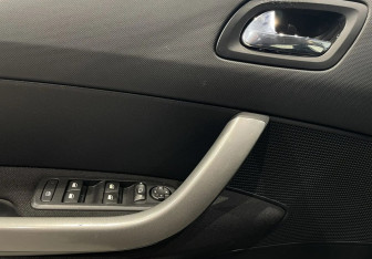 Подержанный автомобиль Peugeot 408 2013 года (17 фото)