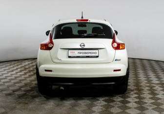 Подержанный автомобиль Nissan Juke 2011 года (6 фото)