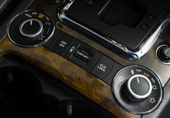 Подержанный автомобиль Volkswagen Touareg 2008 года (15 фото)