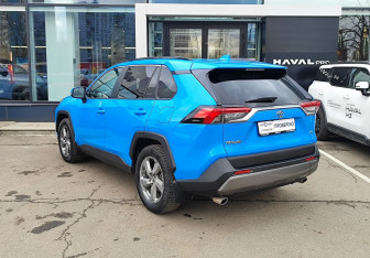 Подержанный автомобиль Toyota RAV4 2021 года (7 фото)