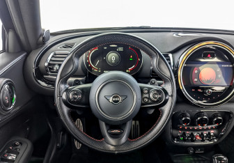 Подержанный автомобиль MINI Clubman Wagon 2021 года (21 фото)